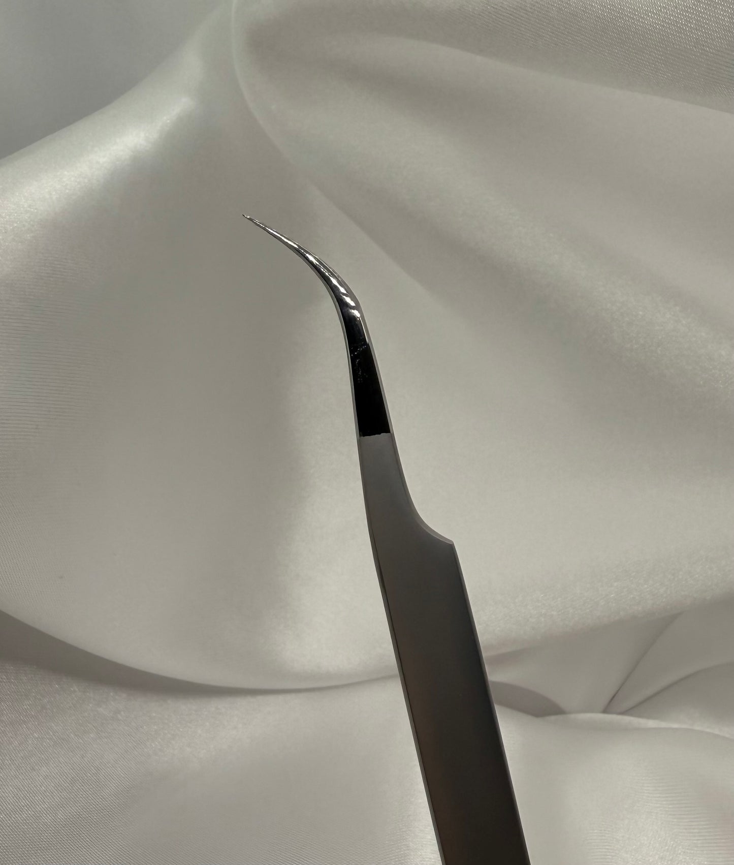 Curved Isolation Tweezer